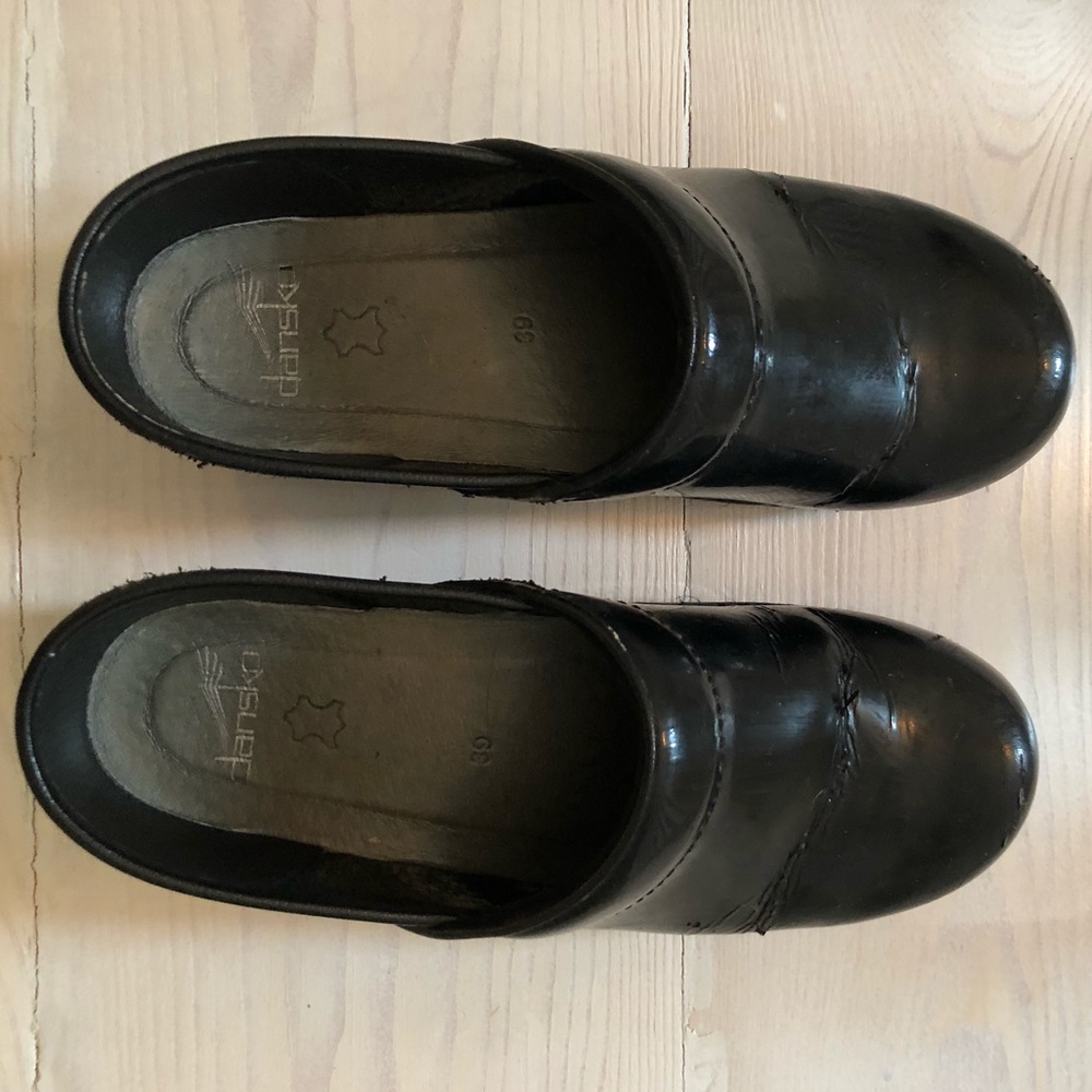 Dansko ProXP black patent leather clogs VUC